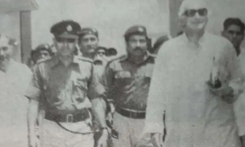 حیدرآباد سازش کیس میں عبدالولی خان عدالتی سماعت کے دوران—تصویر: فاروق عادل